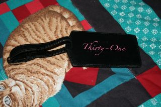 THIRTY ONE 31 LUGGAGE TAG SAYS THRITY ONE BLACK