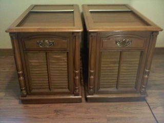 Vintage Retro Magnavox Console Stereo and Matching Speaker End Tables 