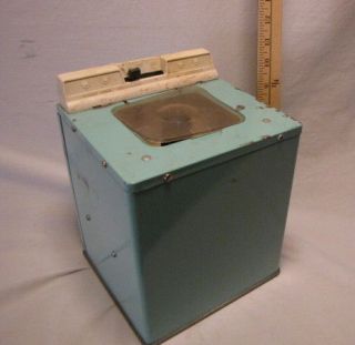 804) VINTAGE TIN WASHER / DRYER BY STRUCTO PLAY TOY BATTERY OPRATED 