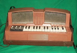 electric chord organ in Piano & Organ