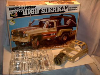 Model Kit Chevy 4x4 Pickup High Sierra w/Camper Shell