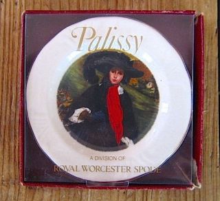 Palissy Royal Worcester Spode porcelain Petit Plate in original box