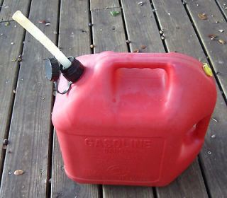 BLITZ Vintage 5 Gallon Gas Can/Jug with vent spout cap plastic red 