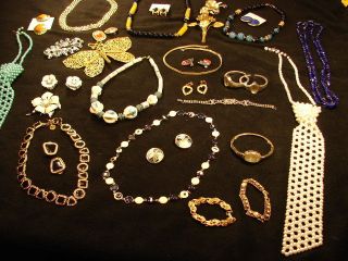 Small Lot Vintage Costume Jewelry Some Signed Avon, Anne Klein, Sarah 