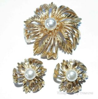Vintage Lisner Faux Pearl Gold Tone Metal Pin Clip Earrings