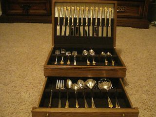 ONEIDA STAINLESS GOLDEN DAMASK ROSE 68 PIECES WITH CHEST