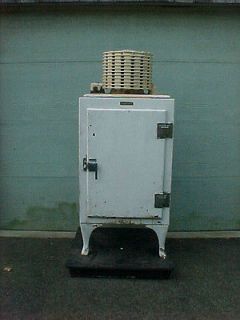 working MONITOR TOP REFRIGERATOR S 67 #S6726941*** see TRUCKER details 