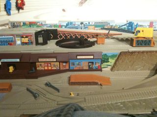 Mattel Hot Wheels Freight Yard Vintage Stow Away Railroad Set w/4 