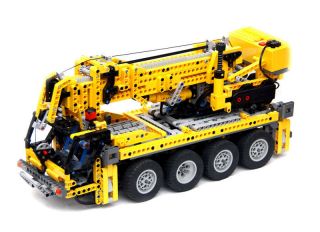 Lego Technic Mobile Pneumatic Crane 8421 XXL In Good Condition