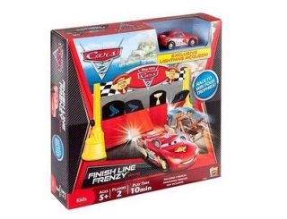   PIXAR CARS 2 FINISH LINE FRENZY GAME W/ Lightning McQueen Die Cast Car