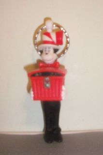CAT IN HAT LIGHT UP KEYCHAIN CRATE W/ THING 1 & 2 EYES