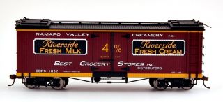 Spectrum On30 Scale Train Reefers Riverside Milk Dairy 27404