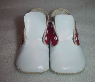 VINTAGE MRS DAYS IDEAL WHITE RED BABY SHOES   SIZE 2