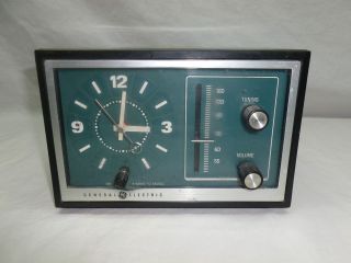 Vintage Retro 60s Mod GE Alarm Clock Table Top Radio Blue Green AM 7 