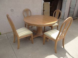   Allen Swedish Home collection distressed table and 4 chairs dining set