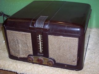Vintage Motorola 67F11   1947 Tube Radio Phonograph   Bakelite 