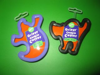 Wilton Plastic Grippy Cookie Cutter Set of 2 Halloween Black Cat Ghost 