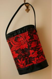   mod retro red black vinyl floral purse bag tote cooler satchel holder