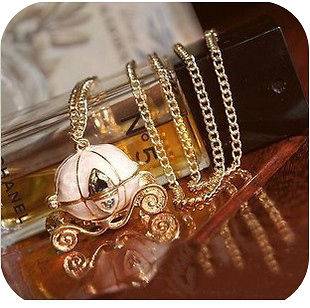 pumpkin carriage in Jewelry & Watches