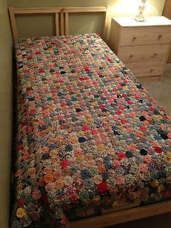 VINTAGE YOYO QUILT TWIN SIZE COVERLET 1930 1940S HAND STITCHED AND 