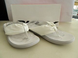 DKNY New Womens Kacy Paper White Thong Sandals 11 M Shoes