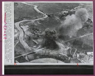 1972 Vietnam VNAF Skyraiders Destroy NVA Tanks South of DMZ Original 