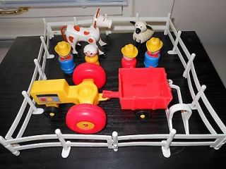 VINTAGE FISHER PRICE LITTLE PEOPLE FAMILY FARM SET (1967)