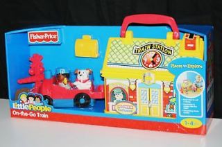 FISHER PRICE LITTLE PEOPLE ON THE GO TRAIN STATION NEW