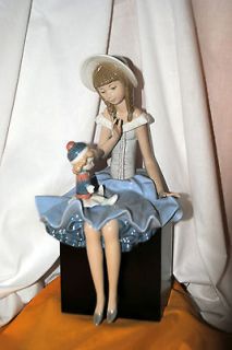 LLADRO SUZY AND HER DOLL # 1378 Retired Mint Beautiful figurine of 