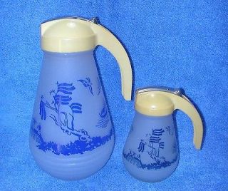 Federal Tool, Blue Willow (1940s)   9¼ Batter & 5½ Syrup Pitchers 