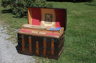 1880s VICTORIAN TIN & WOOD HUMP BACK TOP DOME TRUNK WITH FULL TRAY 