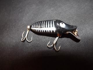 VINTAGE, COLLECTIBLE HEDDON TINY FLOATING RUNT FISHING LURE,2 TREBLE 