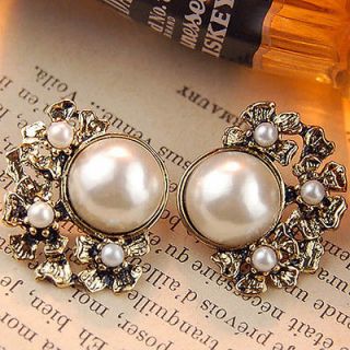   antique style jewellery gold tone faux pearl pierced earrings VE3