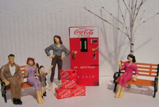 VINTAGE SODA MACHINE with 4 Red Coca Cola Cases 124(G)SCALE DIORAMA