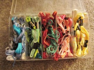 LARGE LOT OF DMC & J & P COATS EMBROIDERY THREAD FLOSS SKEINS