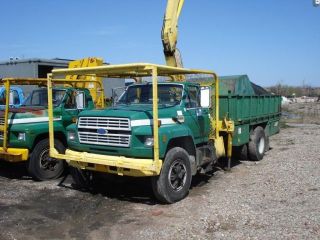   Ford F700 Knuckle boom forestry dump truck crane bucket chipper aerial