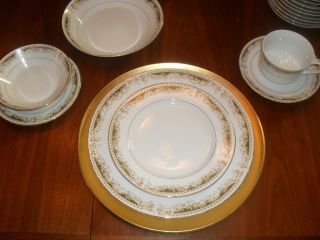   Collection Select Fine China Queen Anne 113 w Serving Pieces