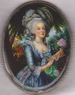 Wonderful Marie Antoinette Russian Hand Painted Fedoskino MOP Brooch 