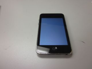 APPLE IPOD TOUCH 3RD GENERATION 32GB  PLAYER SCREEN IS WHITE