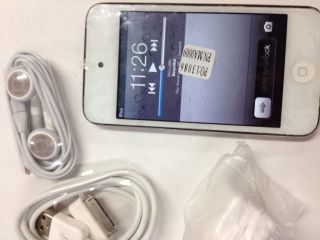 Apple iPod Touch 32GB White (4th Generation)   With accessories