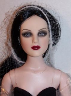 tonner 16 antoinette goth basic doll this is from tonner this is the 