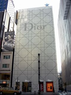 The fashion world loves Christian Dior, and with good reason!