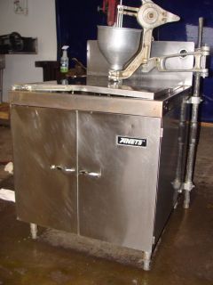   STEEL NATURAL GAS DONUT FRYER WITH BELSHAW SWING ARM PLUNGER H DUTY