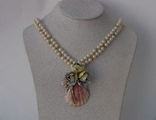 Vtg Enameled Flower on Seashell Necklace 2 Strands Glass Pearls Glass 