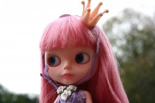 August began as a stock Takara Snowflake Sonata blythe doll. She has 