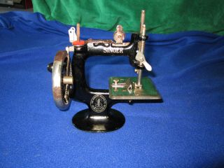  Vintage Toy Singer Sewing Machine