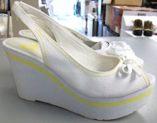 Report Candace White Canvas Wedges Size 7 #397F
