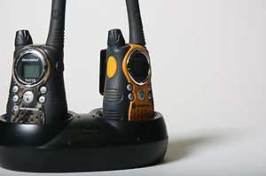    Motorola Talkabout T6510 Walkie Talkies w Dock Clips and Charger WOW