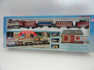 New Bright Dickensville Collectible Christmas Train COMPLETE set