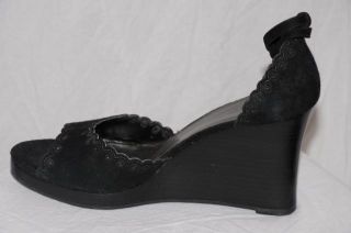 Previously owned with no apparant flaws Ann Taylor Black Ciara Wedge